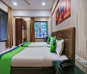 Deluxe Bed,Hotel Deluxe Room Bed,Lake Bloom Hotel